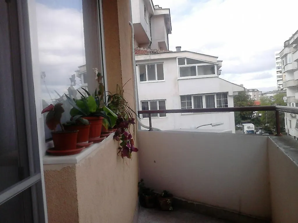 Luxury Apartment Lazur 2 Бургас