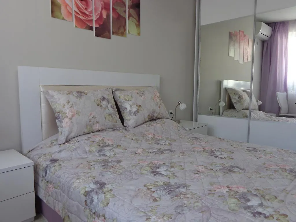 Luxury Apartment Lazur 2 Бургас